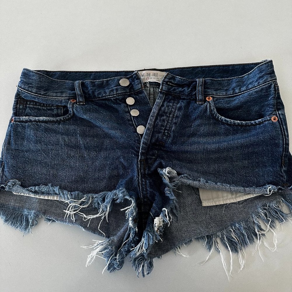 Free People (We The Free) Cut Off Jean Shorts • Daisy Dukes Size 27